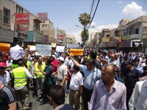 اربد وجرش: مسيرات تندد بتضييق قوانين الحكومة على المواطنين