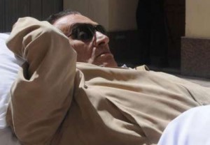 مبارك يصاب بالذهول بعد فوز مرسى