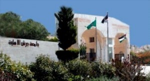 طلبة "جرش" يغلقون بوابة الجامعة