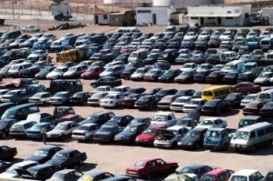 الحكومة تبدأ باستيفاء ضريبة على شراء السيارات الشهر المقبل