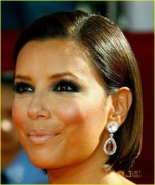 السمراء ايفا لونغوريا ..بيضاء على غلاف مجلة "أميكا"