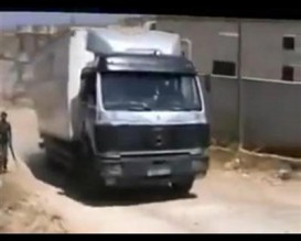 بالفيديو.. الجيش الحر يستولي على شاحنات أسلحة