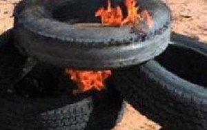 اغلاق شوارع بالاطارات المشتعلة والحجارة في البارحه