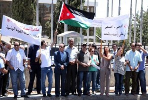 الفنانون يطالبون برحيل الحكومة