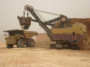 لجنة حكومية لإنهاء حصرية الاستثمار في خامات الفوسفات