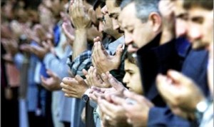 تأخير إقامة صلاة العشاء وتقديمها لصلاة الفجر في رمضان