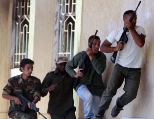 صحيفة بريطانية: الالاف من مؤيدي القذافي ذبحوا في "فندق الجنة" ذبح النعاج