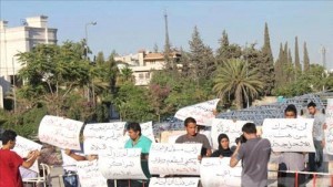 الأيتام يفضون اعتصامهم