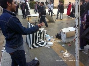 وقوع عدد من الاصابات بين الطلبة وتحطم محال تجارية امام البوابة الشمالية-تحديث