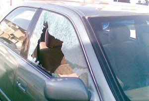 اعتداء على سيارة للبحث الجنائي في معان