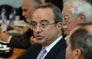 المعشر يوجه نقدا لاذعا لدائرة المستشارين المحيطة بالقصر الملكي