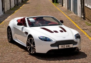 أستون مارتن تكشف عن النسخة الرودستر من سيارتها الجديدة