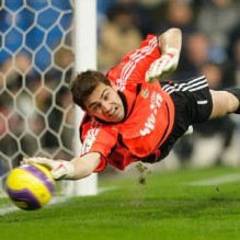 كاسياس: لا أفكر في التدريب مستقبلاً... وأعاني من الأزمة الإقتصادية!