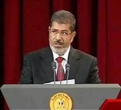 مرسي يصدر عفوًا عن 572 سجينًا بأحكام عسكرية