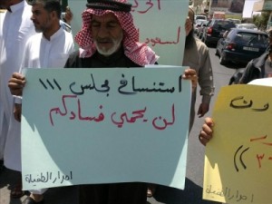 في اول جمعة من رمضان المحافظات ترفع عنوان (جمعة اعذر من أنذر)