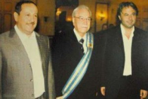 انباء عن عودة مناف طلاس الى دمشق برفقه والده