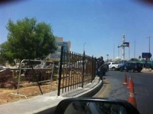 سياج حديدي في محيط "الرابع" لمنع الاعتصامات