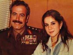 ناهد عجة تكذب الدعاية الإيرانية: مناف ومصطفى طلاس لا يزالان في باريس