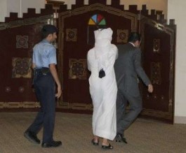 الأمن القطري يعتدي على مراسل الجزيرة .. صور