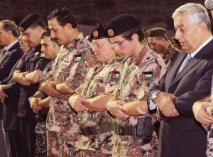 الملك يحضر مأدبة افطار للجيش