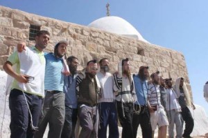 موقع إسرائيلي: مستوطنون يزورون البتراء و”قبر هارون”