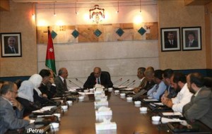 رئيس الوزراء يلتقي نقيب المعلمين ومجلس النقابة