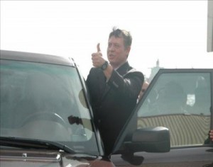 اﻟﻣﻠك ﻗرأ رﺳﺎﻟﺔ “اﻟﻣطﺎﻟﺑﺔ ﺑﺗﺄﺟﯾل اﻻﻧﺗﺧﺎﺑﺎت” ﻓﻲ اﻟﺟو ..