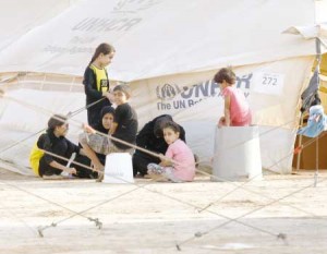 مدارس خاصة بمخيمات اللاجئين السوريين في الاردن