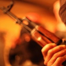 شغب وتكسير بالهاشمي .. ومئات المسلحين من اقارب الملازم عبد الله يستعدون للذهاب للموقر