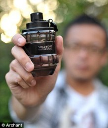 زجاجة عطر على شكل قنبلة تستنفر الامن في المطار