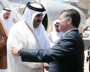 الملك يعود من قطر بعد مباحثات مع اميرها