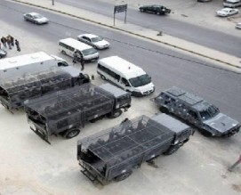 العشرات من عشيرة المراعية يغلقون المدخل الجنوبي لمدينة معان