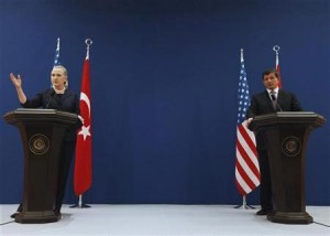 كلينتون تتعهد "بتسريع نهاية نظام الأسد"