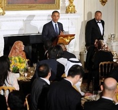 أوباما يعتبر الإسلام جزءا من القصة الوطنية لأمريكا