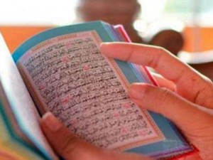 مصاحف "باربي" بألوان زاهية وأوراق معطرة وكتابة ملونة تثير جدل السعوديين !