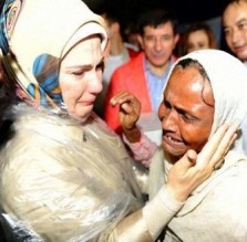 زوجة أردوغان تجهش بالبكاء وسط مسلمي بورما