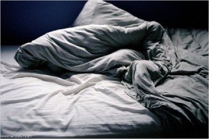 إماراتي يقاضي زوجته لنومها الطويل في رمضان