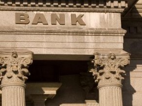 بنك  اردني  يهدر الملايين على مدير مكتب علاقاته العامة بالرغم فساده