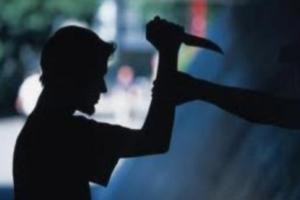 عمان .. شخص يطعن زوجته ونسيبه أمام المحكمة