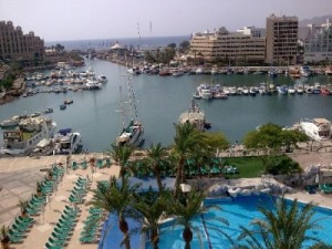 دوي انفجارات في منتجع ايلات وانباء عن صواريخ من سيناء