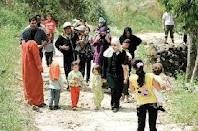 تدفق كثيف للاجئين السوريين عبر الحدود الاردنية ... و1080 لاجئ يعبرون إلى الأردن فجر الجمعه