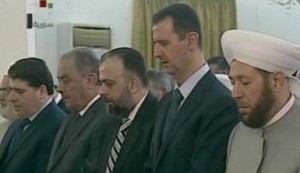 الأسد يصلي العيد بمسجد دمشقي صغير