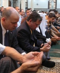 الملك صلى العيد في الحسيني..