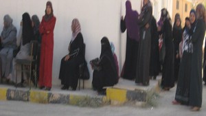 اضراب للعاملات بمصنع النسيج في الطفيلة - صور