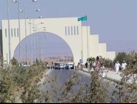 طلبة آل البيت يقتحمون مبنى القبول والتسجيل ويغلقونه احتجاجا على قرار الدفع قبل التسجيل