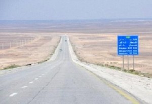 وفاة و5 إصابات بحادث على الطريق الصحراوي