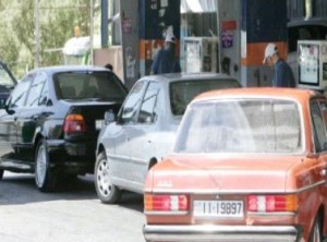 دعم نقدي لموظفي الدولة وبطاقة ذكية للقطاع الخاص عام 2013