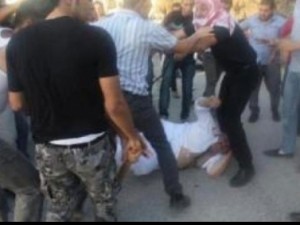 تعرض الناشط العبداللات للضرب من قبل مؤيدي رئيس الوزراء السابق عبد الرؤوف الروابدة