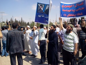 السلفيون يعلنون من امام الرئاسة الجهاد ضد النظام السوري