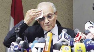 أنباء عن هروب الفريق شفيق من الإمارات إلي لندن